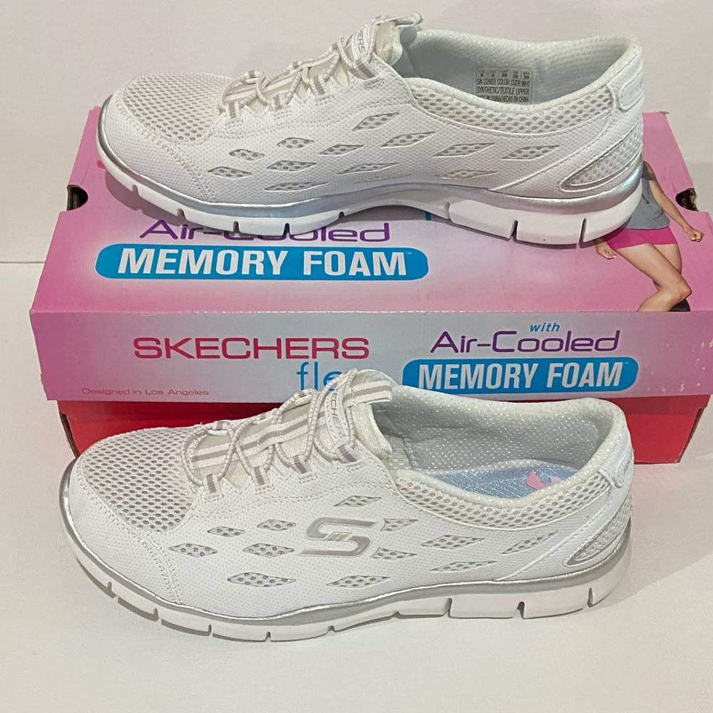 Skechers Flex air-cooled memory foam women’s sneaker shoes white 9 NIB